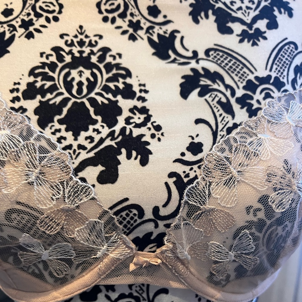 Elegant and Classy Skarlet Blue Lace Bra. Sexy. Great Quality. Champagne Lurex